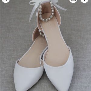 Beautiful white wedding flats (kaileep)
